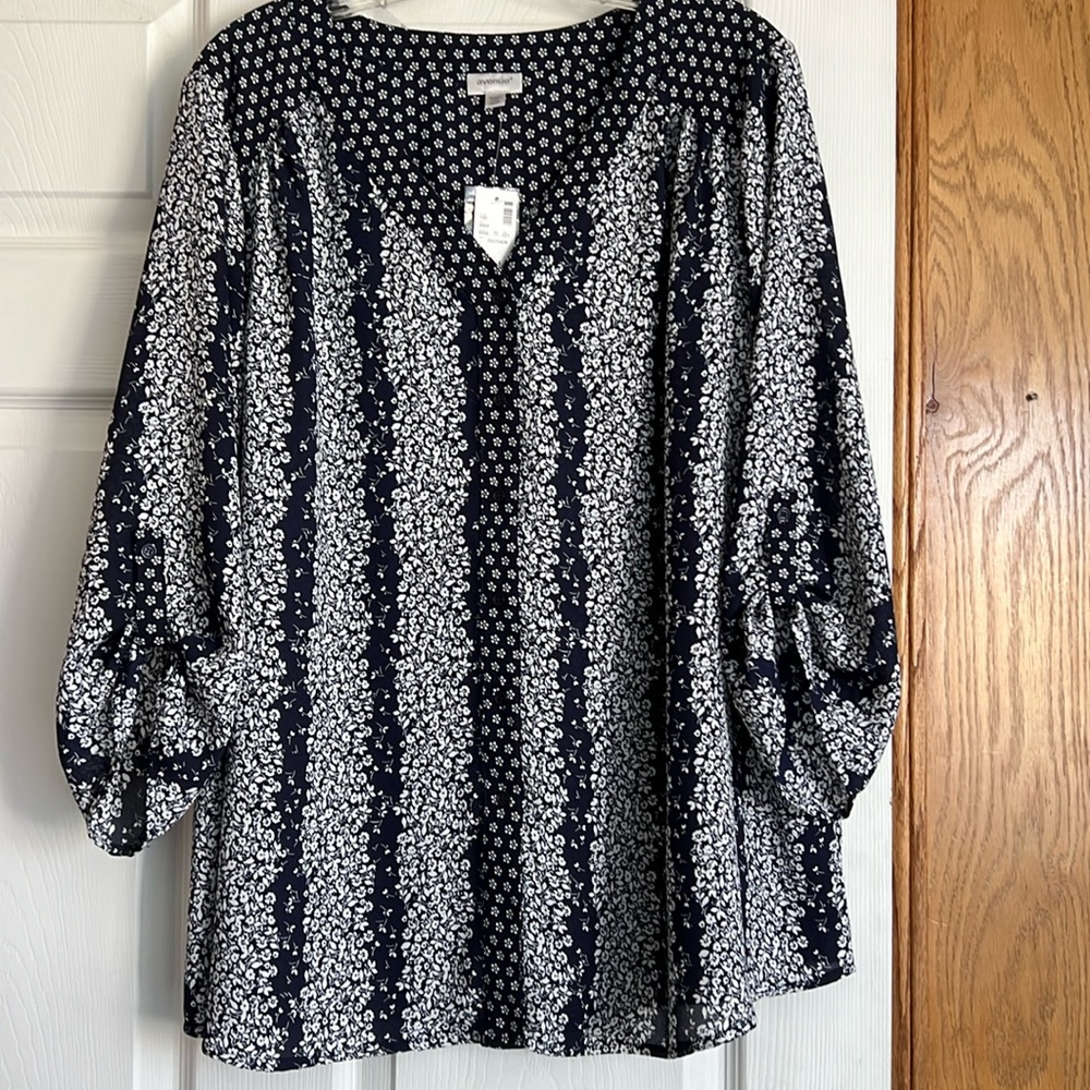 Womens Blue & Whyie Avenue sheer button front top Size 22/24 new with tags
